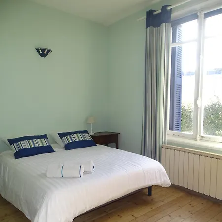 Domaine De Perpignac Victoires Casa de Férias *