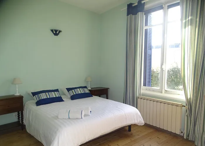 Domaine De Perpignac Victoires Holiday home *