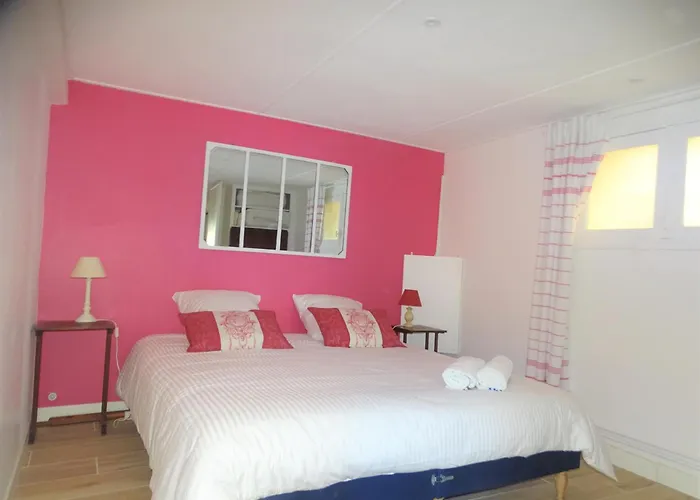 Domaine De Perpignac Victoires Holiday home